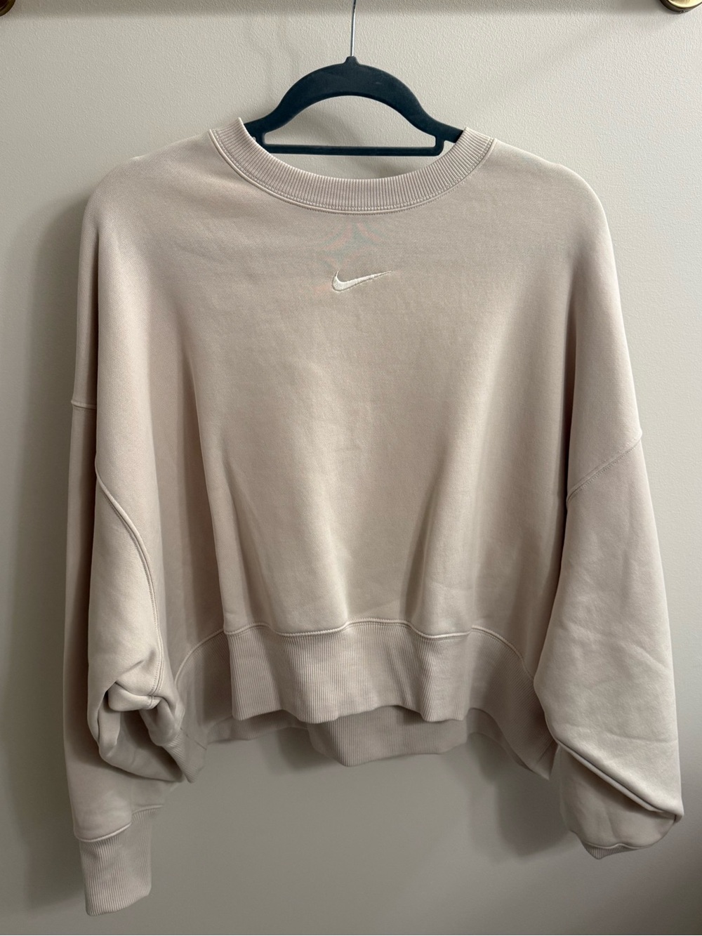 Nike Women’s Cropped Crewneck Sweatshirt - Picture 2 of 3